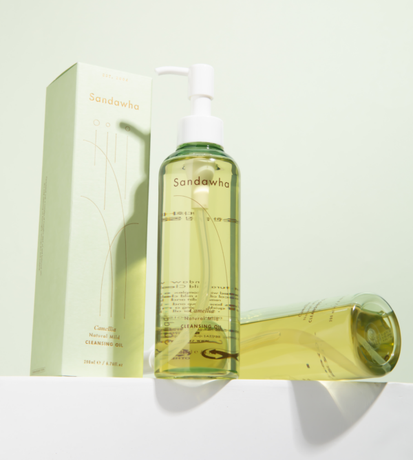 Natural Mild Cleansing Oil con caja