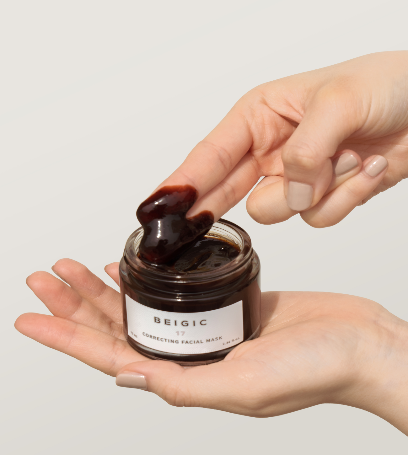 Facial Correcting Mask aplicandose