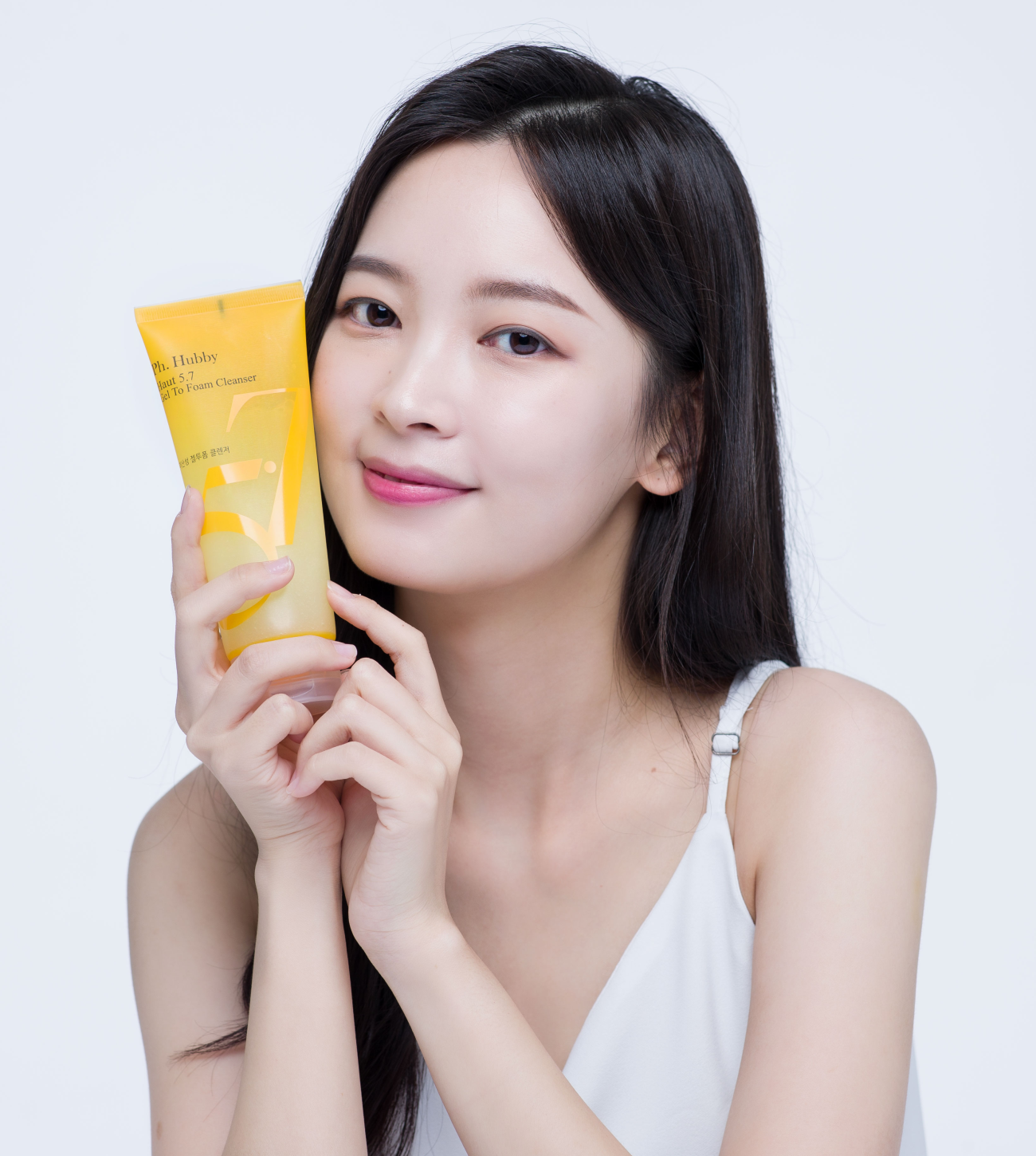 Gel to Foam Cleanser con modelo
