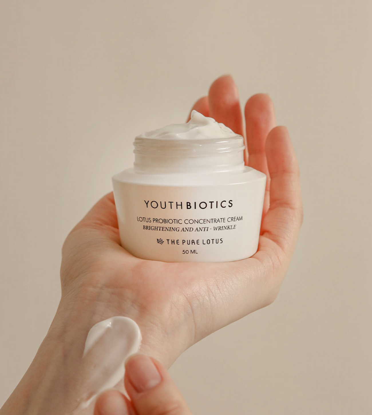 Lotus Probiotic Concebntrate Cream con textura.