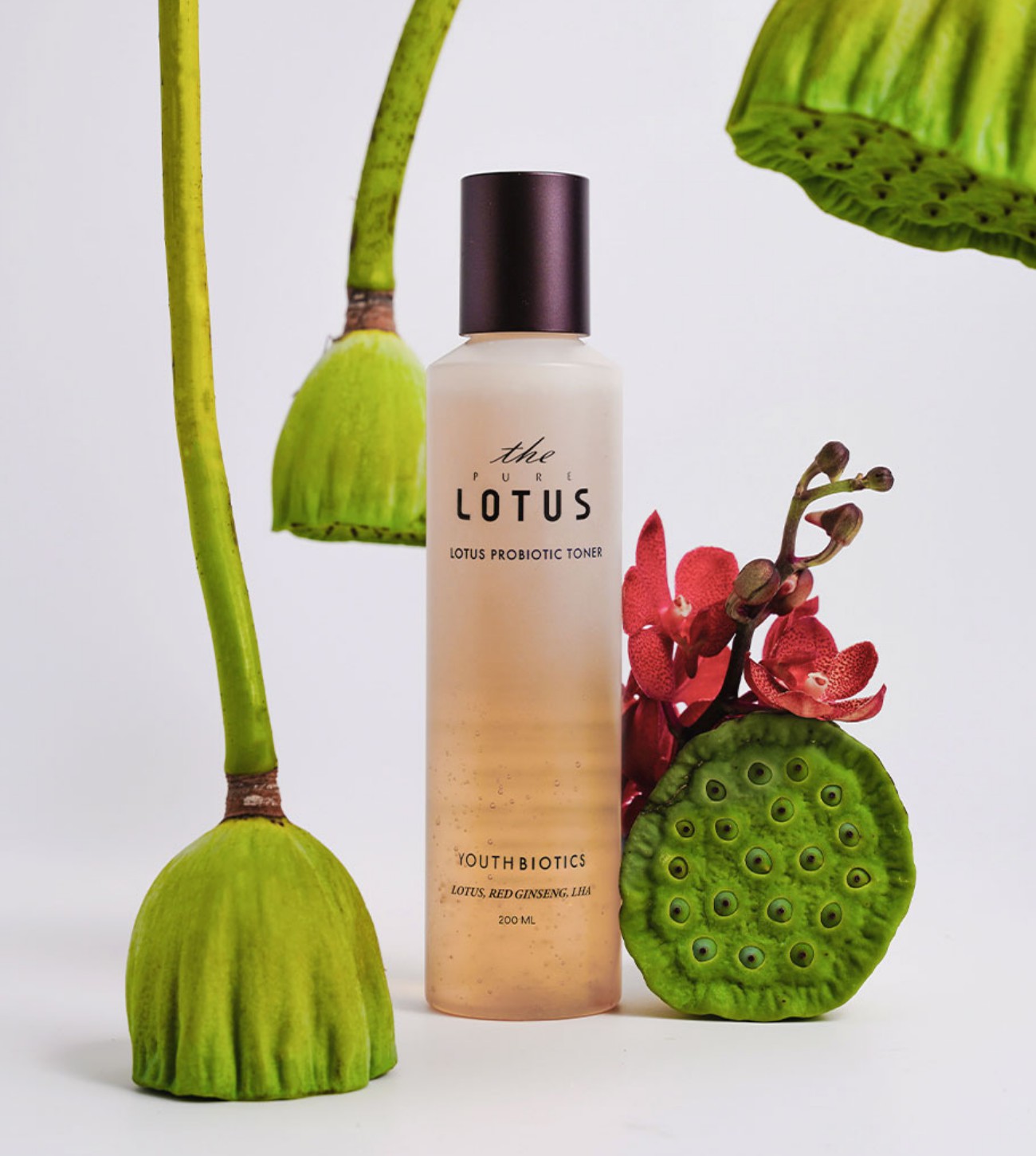Lotus Probiotic Toner con flor de loto.