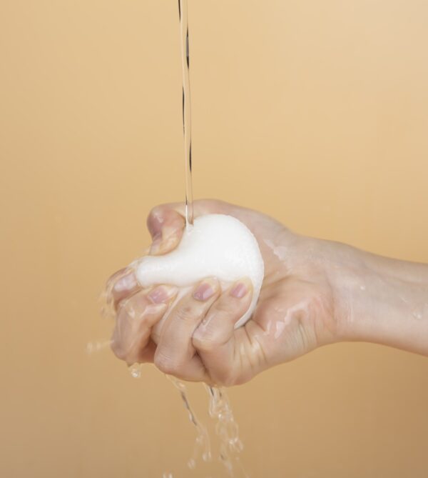Vitamin C Toner Pad agarrado.