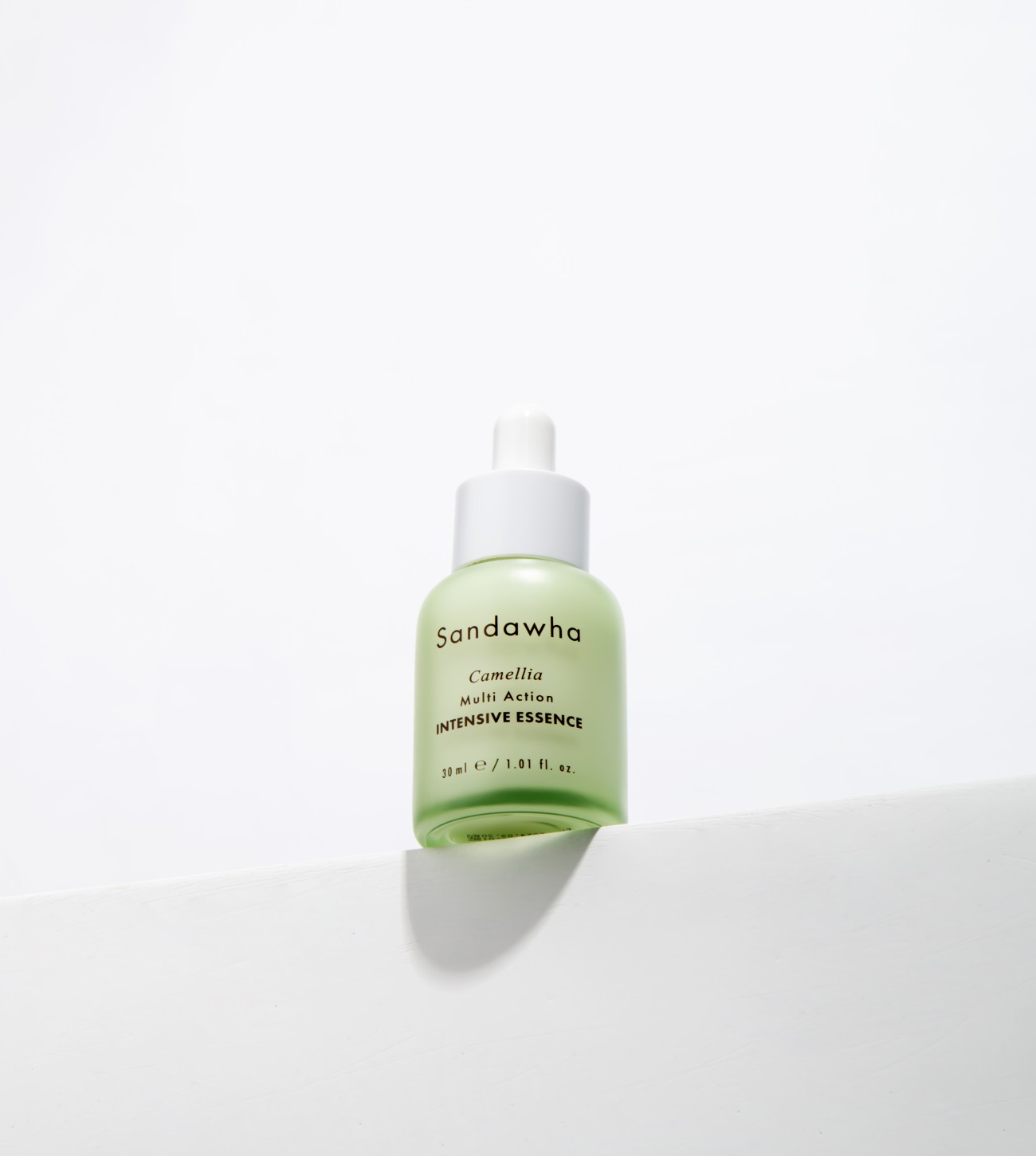 Multi-Action Intensive Essence en repisa