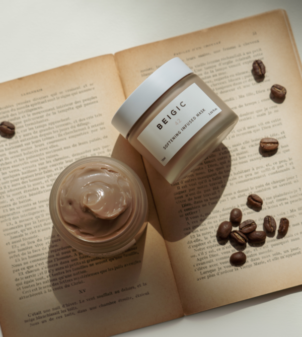 Softening Infused Mask con granos de cafe.