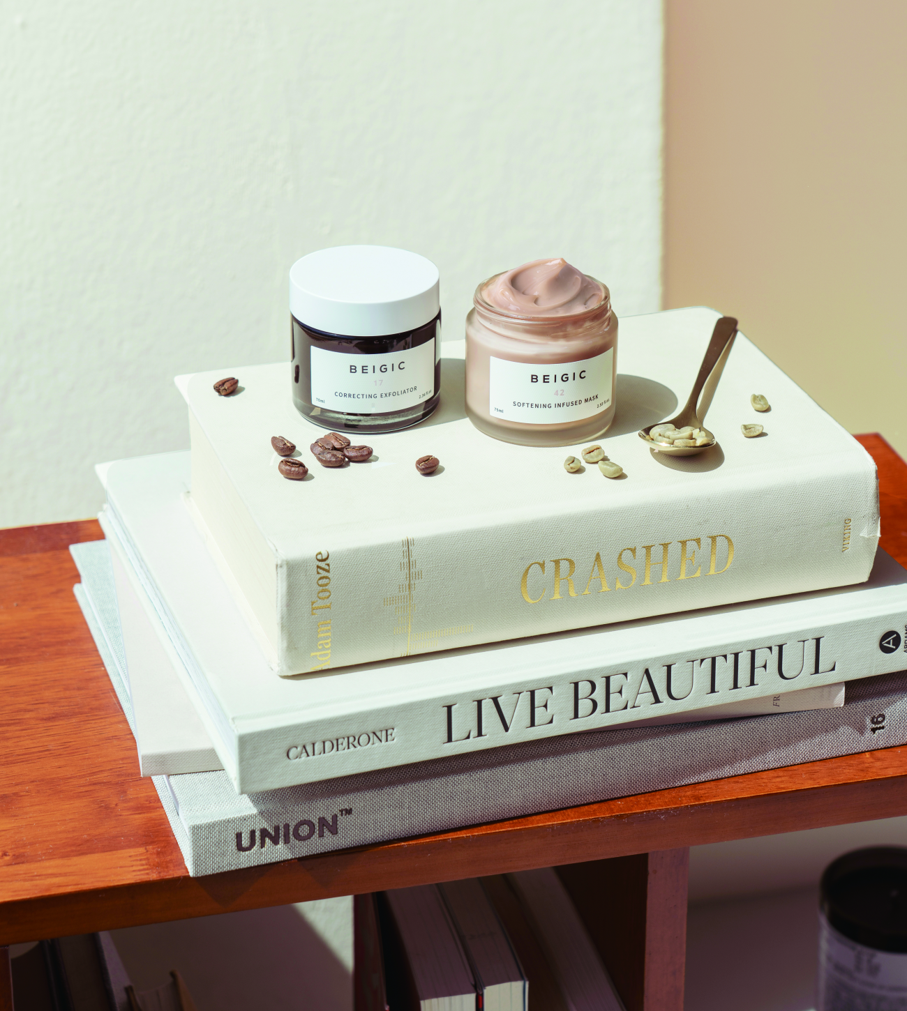 Softening Infused Mask con libros