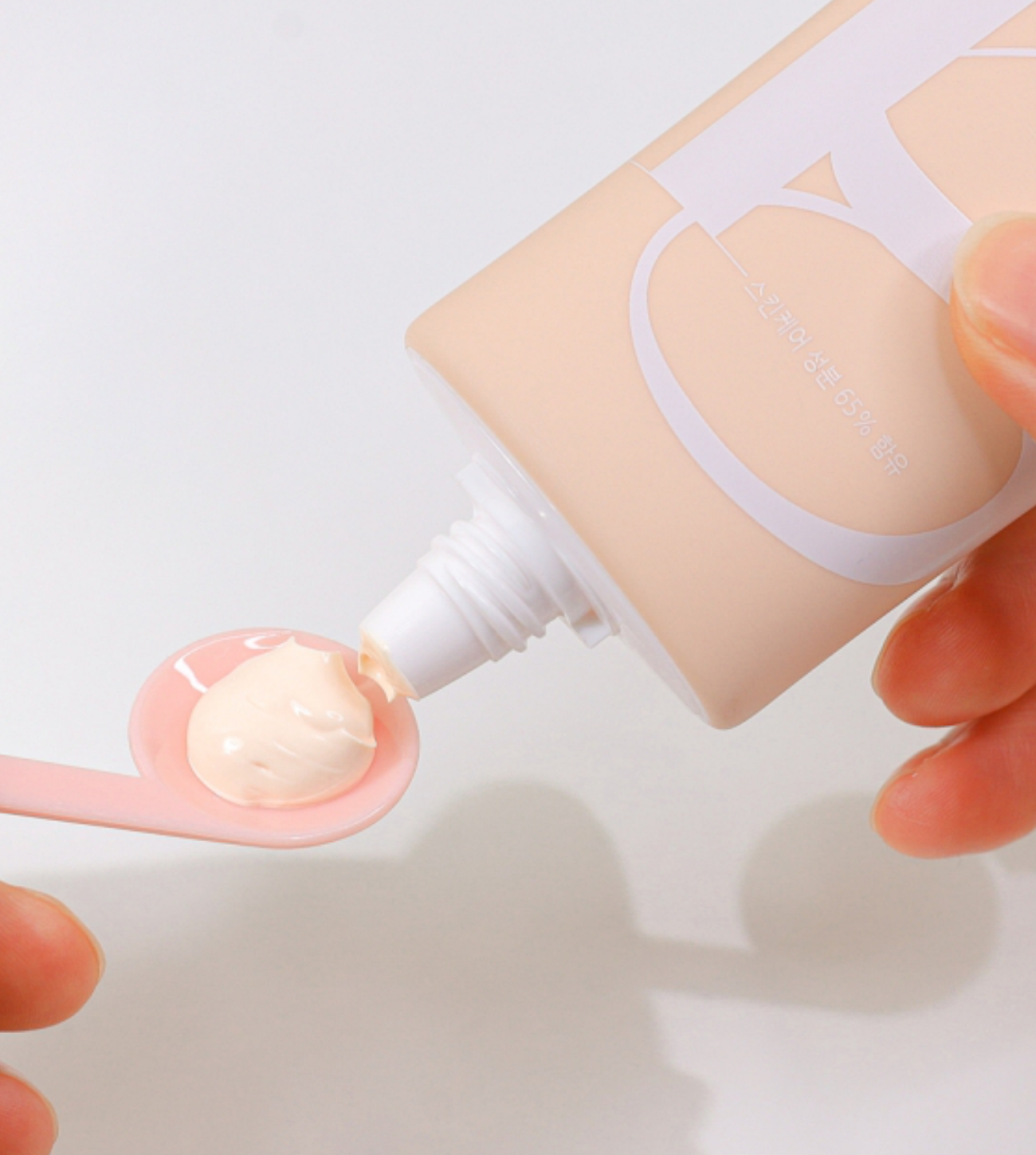 Beige BB Tone Up Sun con aplicador.